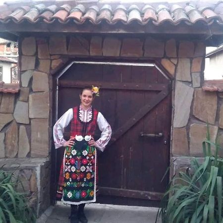 Семеен Хотел Национал Mineralni Bani Εξωτερικό φωτογραφία